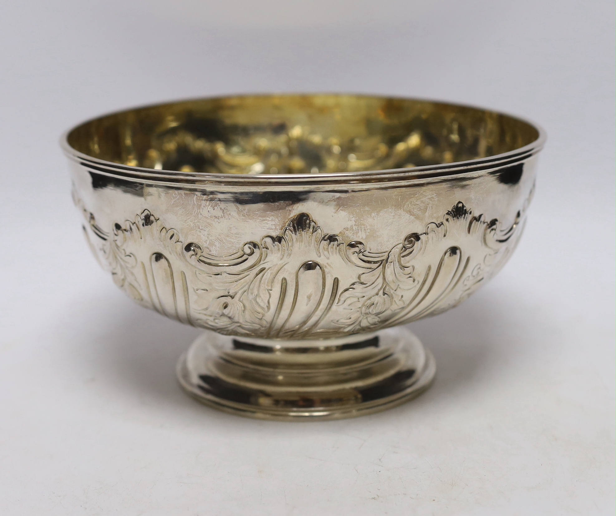 A William IV repousse silver rose bowl, William Kerr Reid, London, 1835, diameter 22.6cm, 20oz